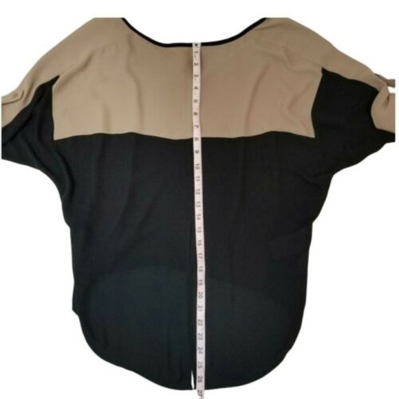 BCBGMaxazria Jane Color Block Blouse Size XS Split Tuxedo Hem Roll Tab S… - Picture 12 of 12